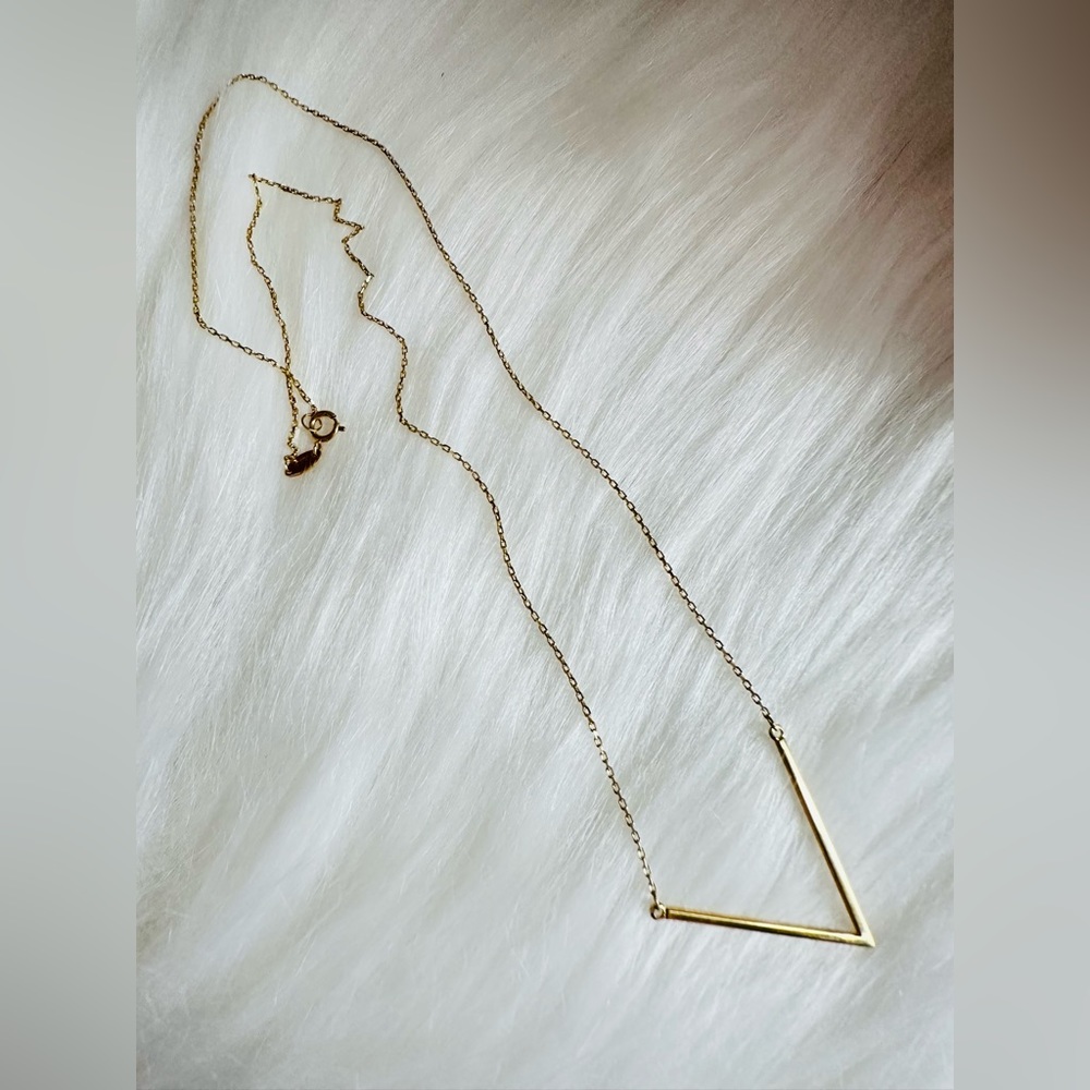 Dainty V Necklace  💛 Real 18 Karat Solid Gold Jewelry 💛 - Picture 4 of 8